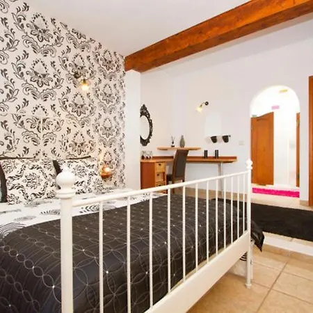 Casa Mercedes - Luxurious 4 Bedroom In Rural Setting - Great Pool Area Nazaret